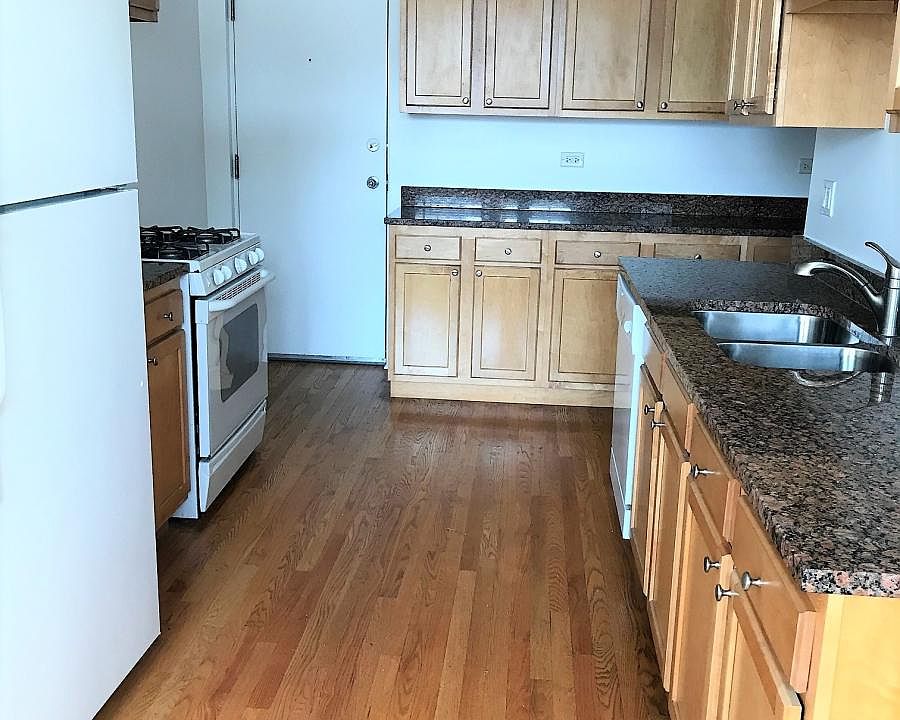 1st image of 749 W Aldine Ave