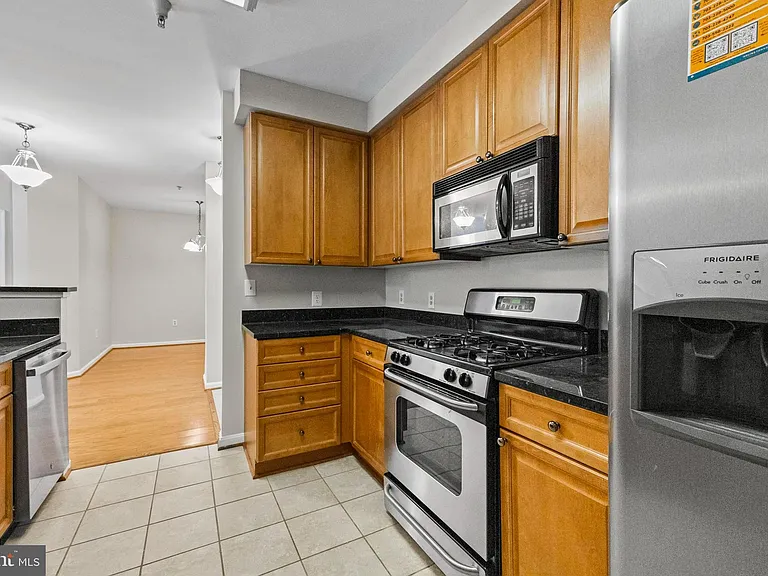 801 S Greenbrier St #215 — Photo 8