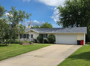 495 8th St SW, Plainview, MN 55964