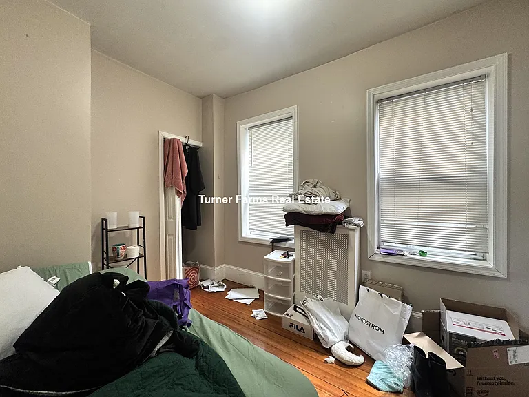 241 Maverick St — Photo 10