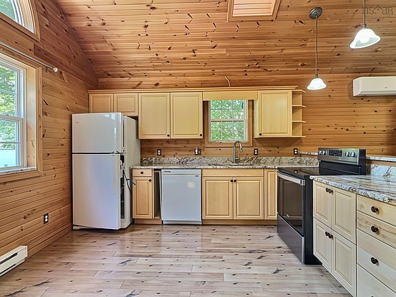 2nd image of 503 Hart Lake Rd