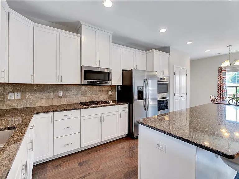 1008 Drayman Pl — Photo 7