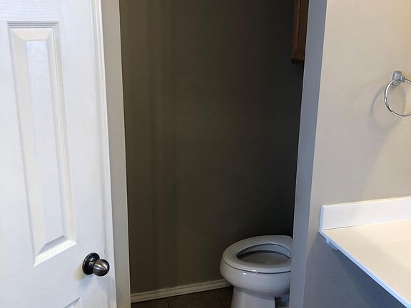 2nd image of 521 N Kirby Ave