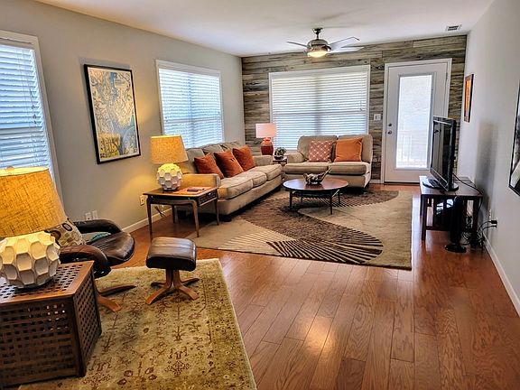 4th image of 410 Traylor Blvd