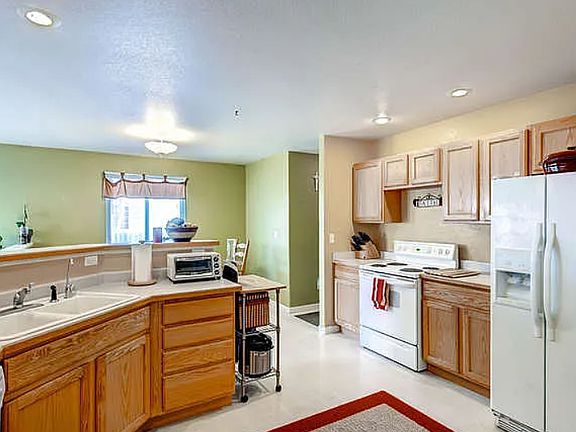 3rd image of 1225 Denver St