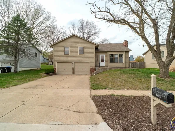 3537 SW Woodvalley Pl, Topeka, KS 66614