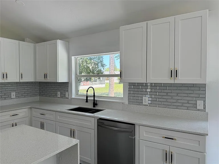 215 Hollowbrook Cir — Photo 21