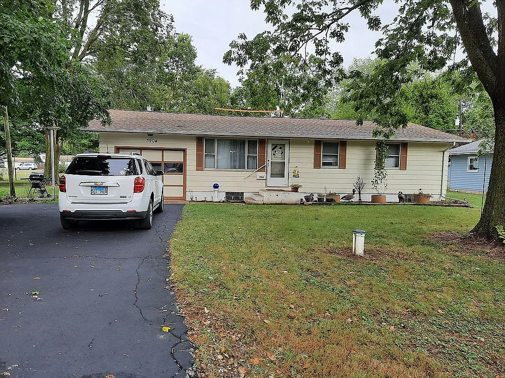 3904 Highland Dr photo 1