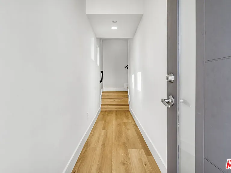2057 2/4 S Garth Ave — Photo 9