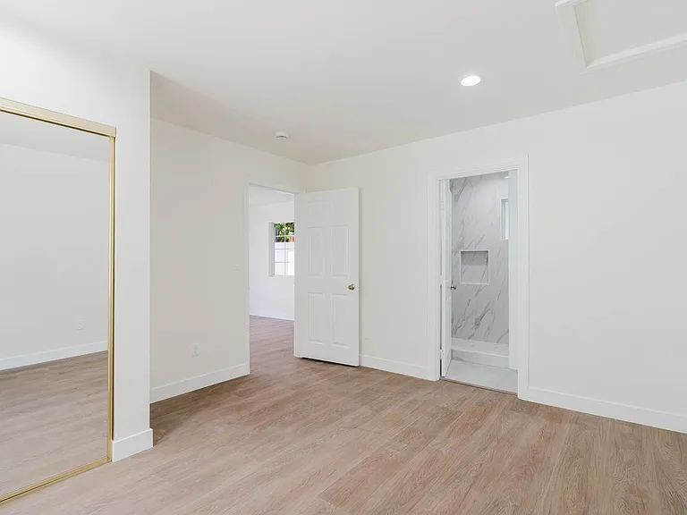 17908 Califa St — Photo 43