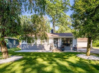 202 Devonshire Dr, South Bend, IN 46615