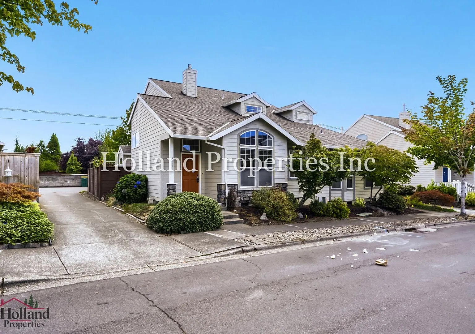Sophisticated Comfort in a Beautifully Designed Portland Home — Photo 3