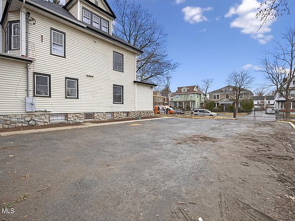 5th image of 901 Bedford Road