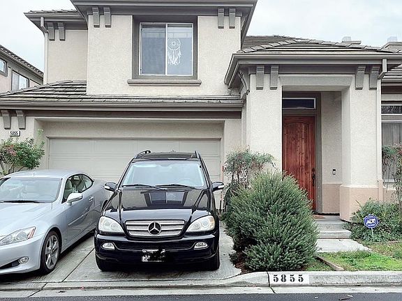 4th image of 5855 Pala Mesa Dr