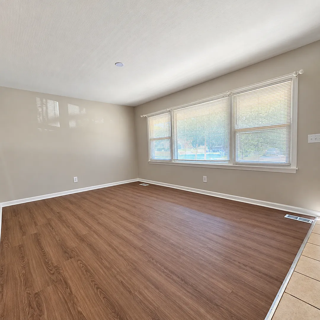 Coming Soon! 3 Bedroom/1 Bath - Close to UAH - $699 Move In Special — Photo 4
