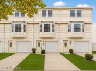 558 Dongan Hills Ave, Staten Island, NY 10305