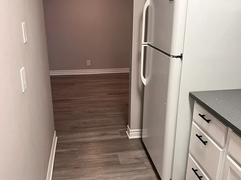 470 N Villa Ct — Photo 3