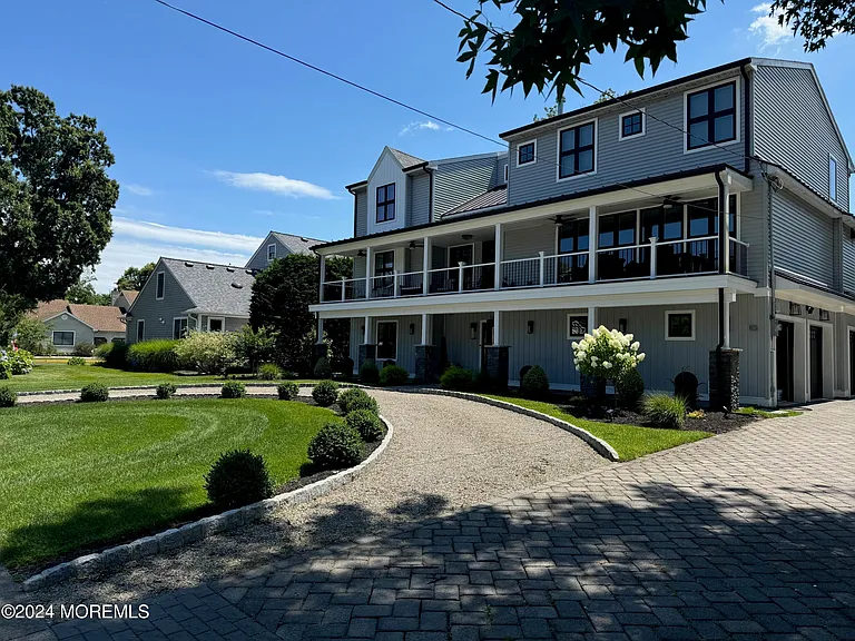 141 Osborne Ave — Photo 12