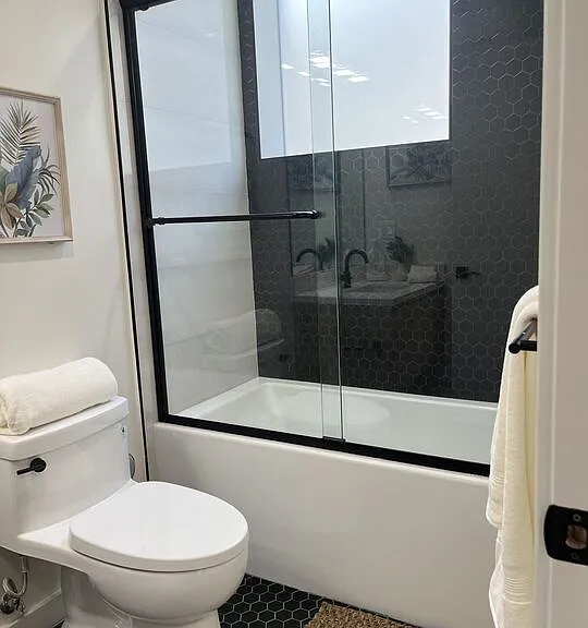 124 S Croft Ave #403 — Photo 4