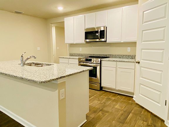 Large center island with storage and dishwasher