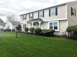 85 Springwood Dr, Webster, NY 14580