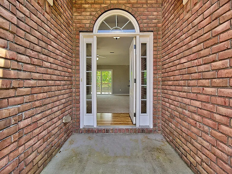 403 Banks St — Photo 3