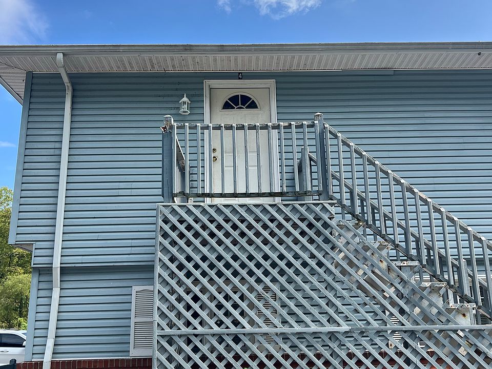 1st image of 121 Edgewater Dr APT 4