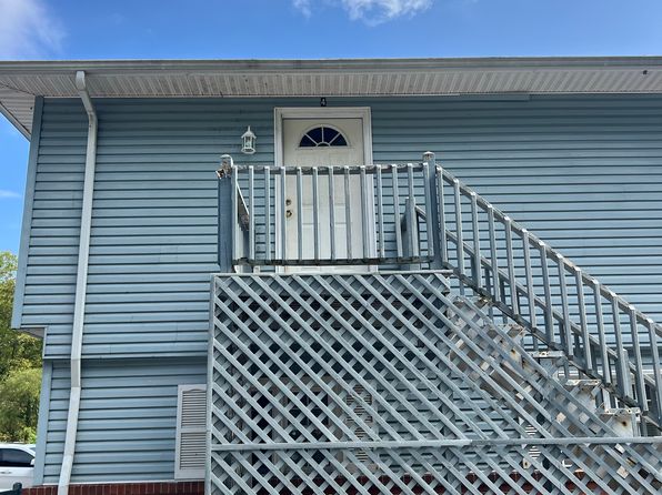 121 Edgewater Dr APT 4