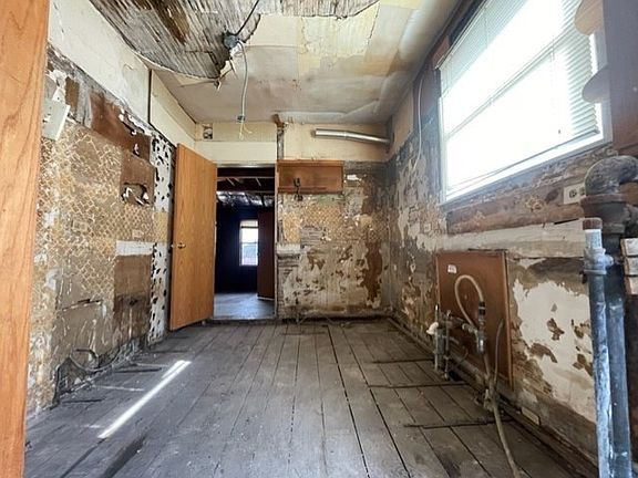 4th image of 7921 S Luella Ave