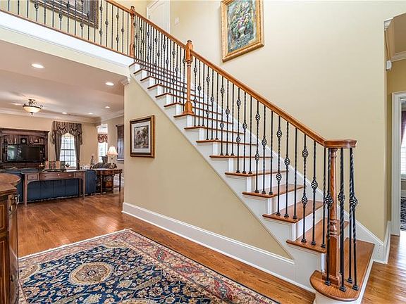 4th image of 262 Madison Park Dr