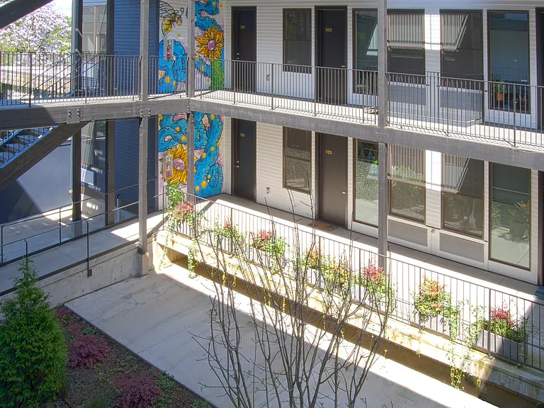 1407 SE Cora St #102 — Photo 8