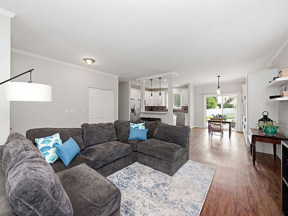 4th image of 169 Sandalwood Ln