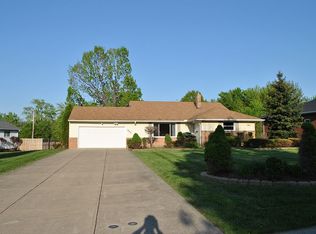 717 Kenbridge Dr, Highland Heights, OH 44143