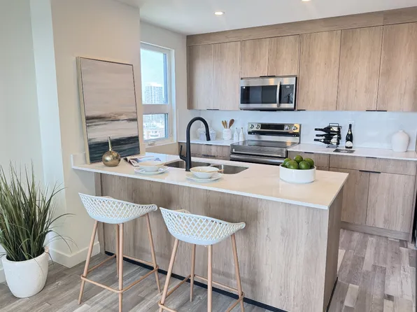 Rent 1800 Apartments on 4 St, SW, Calgary. Mission. Free Parking.