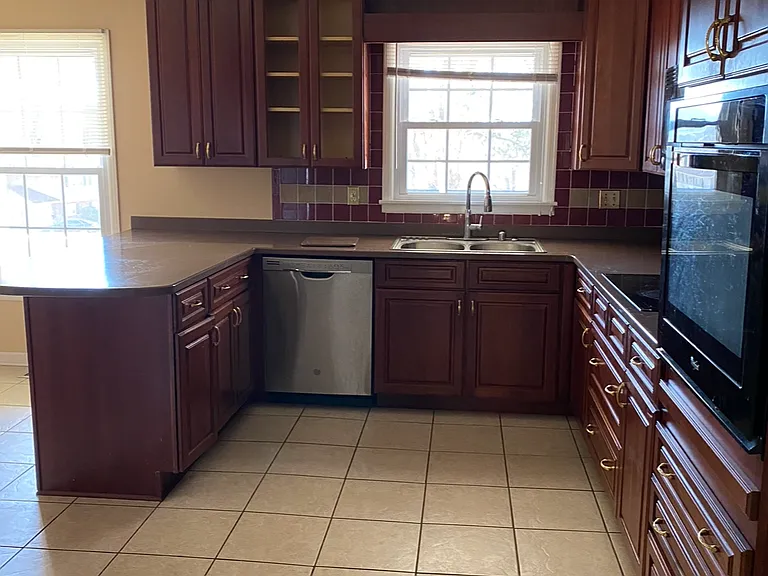 8002 Greenwillow Ct SE — Photo 13