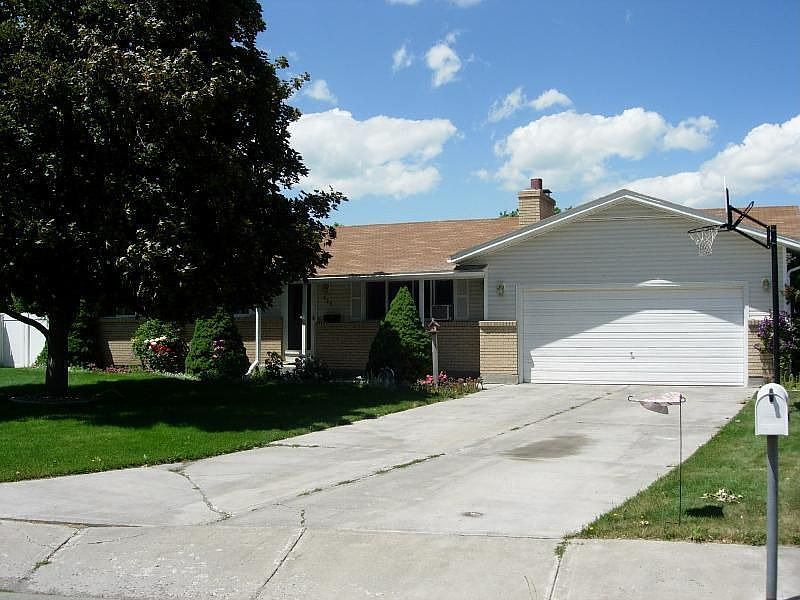 1st image of 729 Leona Cir