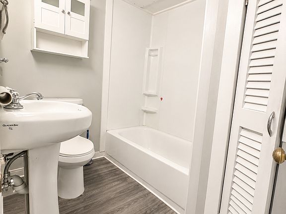 4th image of 69 Kinsley St #D