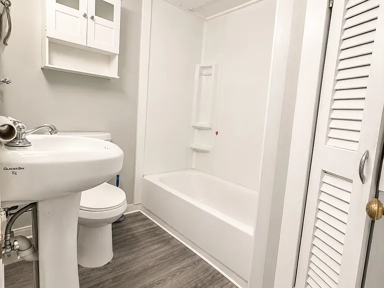 69 Kinsley St #D — Photo 4