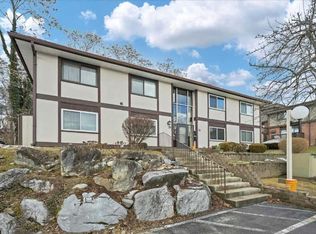 8 Millholland Dr, Fishkill, NY 12524