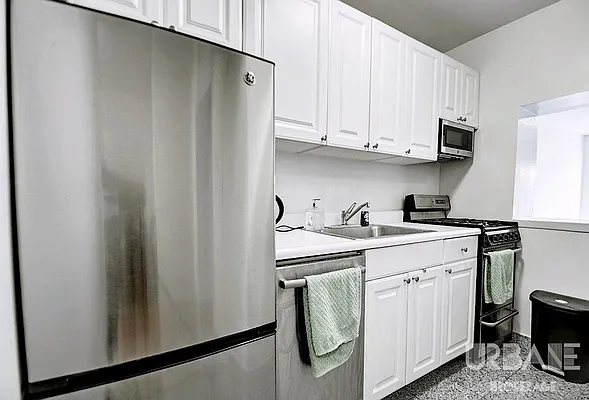 Rented by Urbane Brokerage | media 8