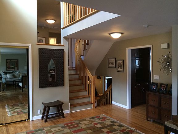 3rd image of 19 Blackstone Dr