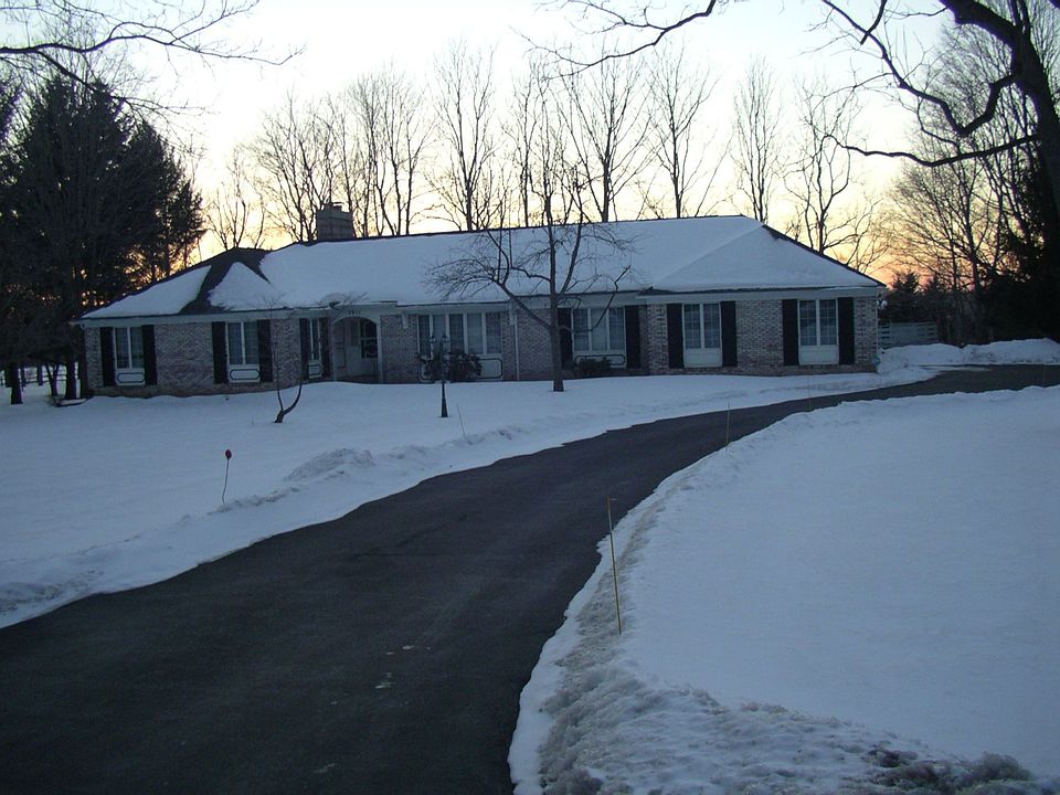 1st image of 3911 Clover St