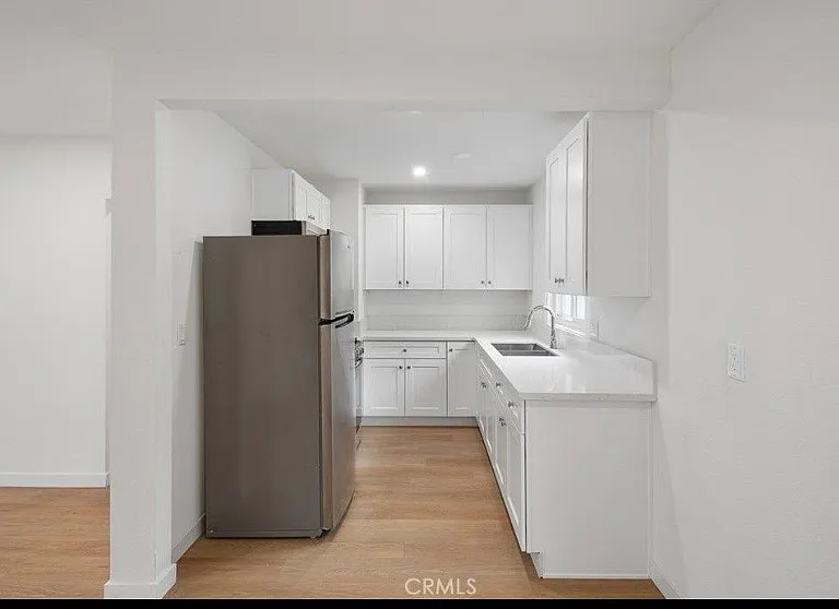 240 E Providencia Ave — Photo 3