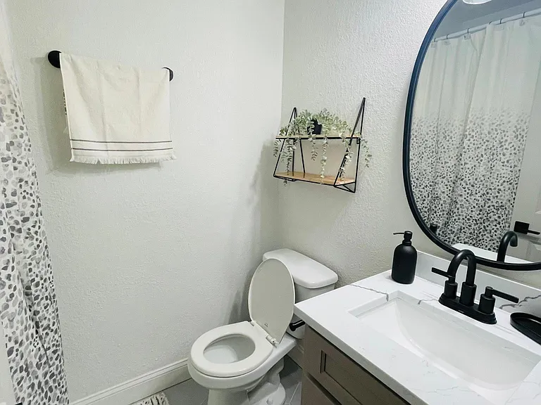 1740 W Pine St — Photo 10