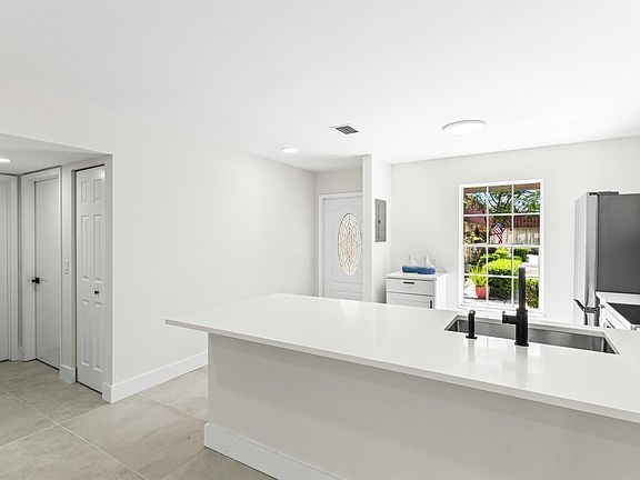 3rd image of 733 Nantucket Cir
