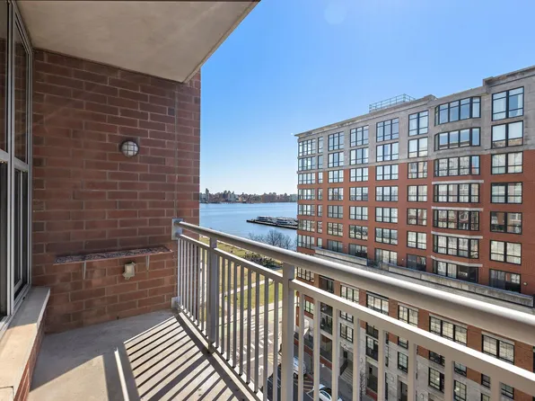 1125 Maxwell Lane image 1 of 17