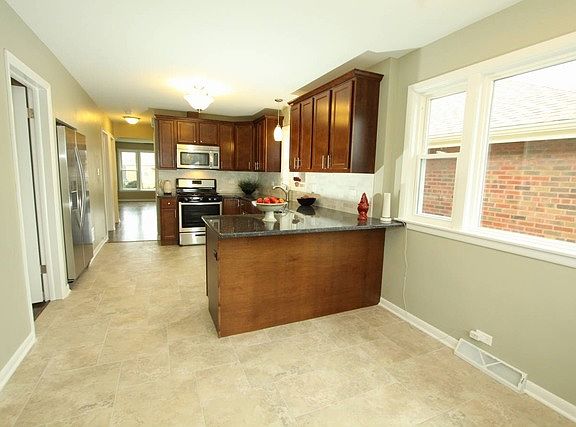5th image of 2711 W 97th St