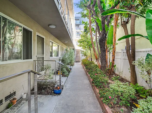 2 bed, 850 sqft, $3,375 — Photo 3