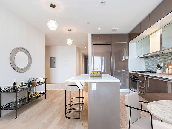 5th image of 75 Wall St #38R