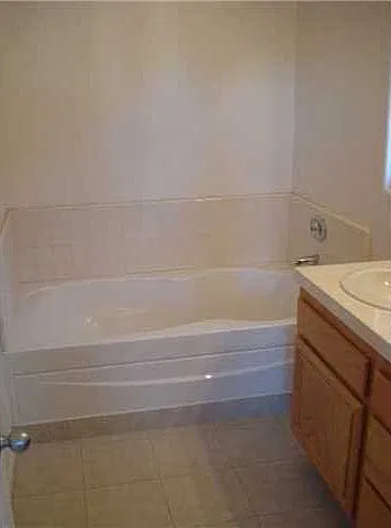 Coming Soon.... Spacious 4-Bedroom Home with Vaulted Ceilings & Open Floor Plan — Photo 4